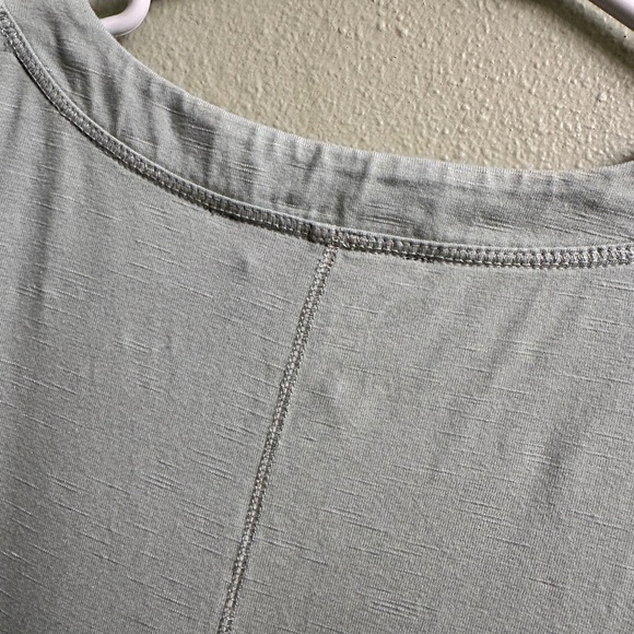 White House Black Market Mint Green Shimmer V-Neck Short Sleeve Top Size Small - Picture 3 of 10